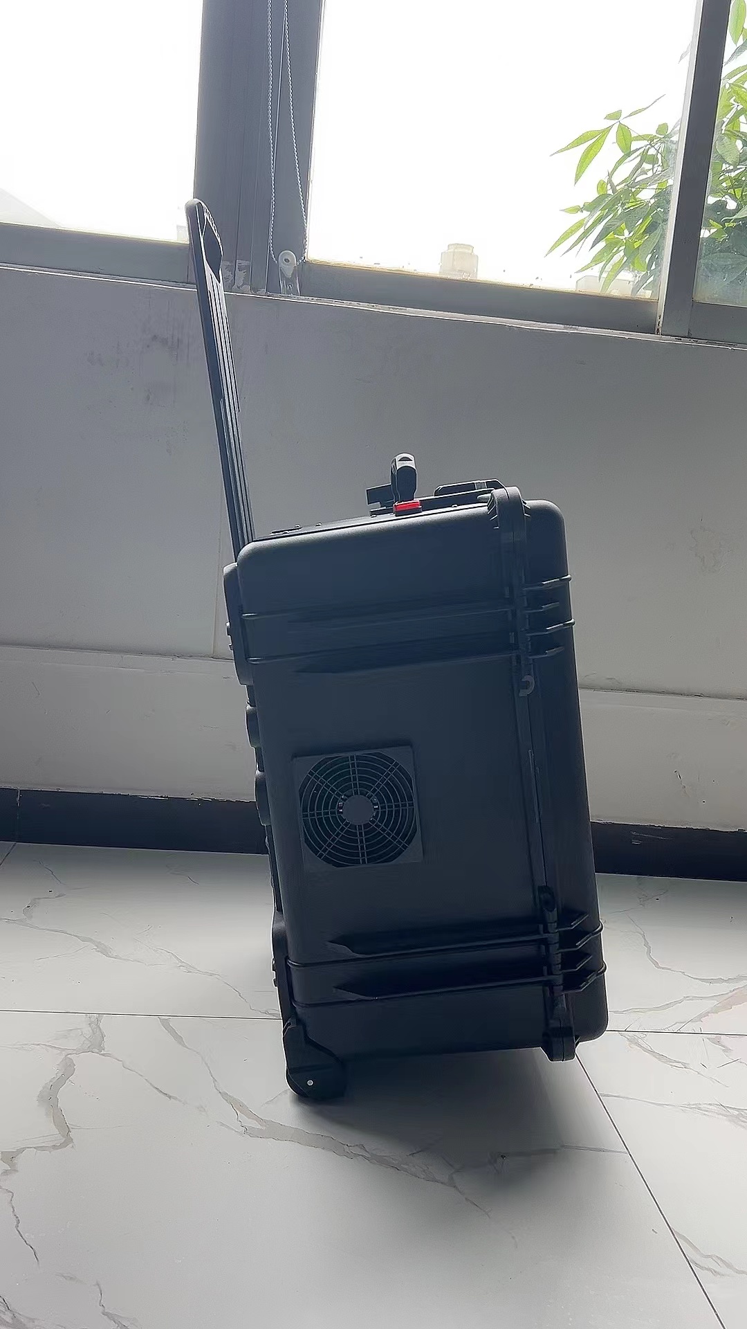 巨野手拉箱型移动通信干扰器